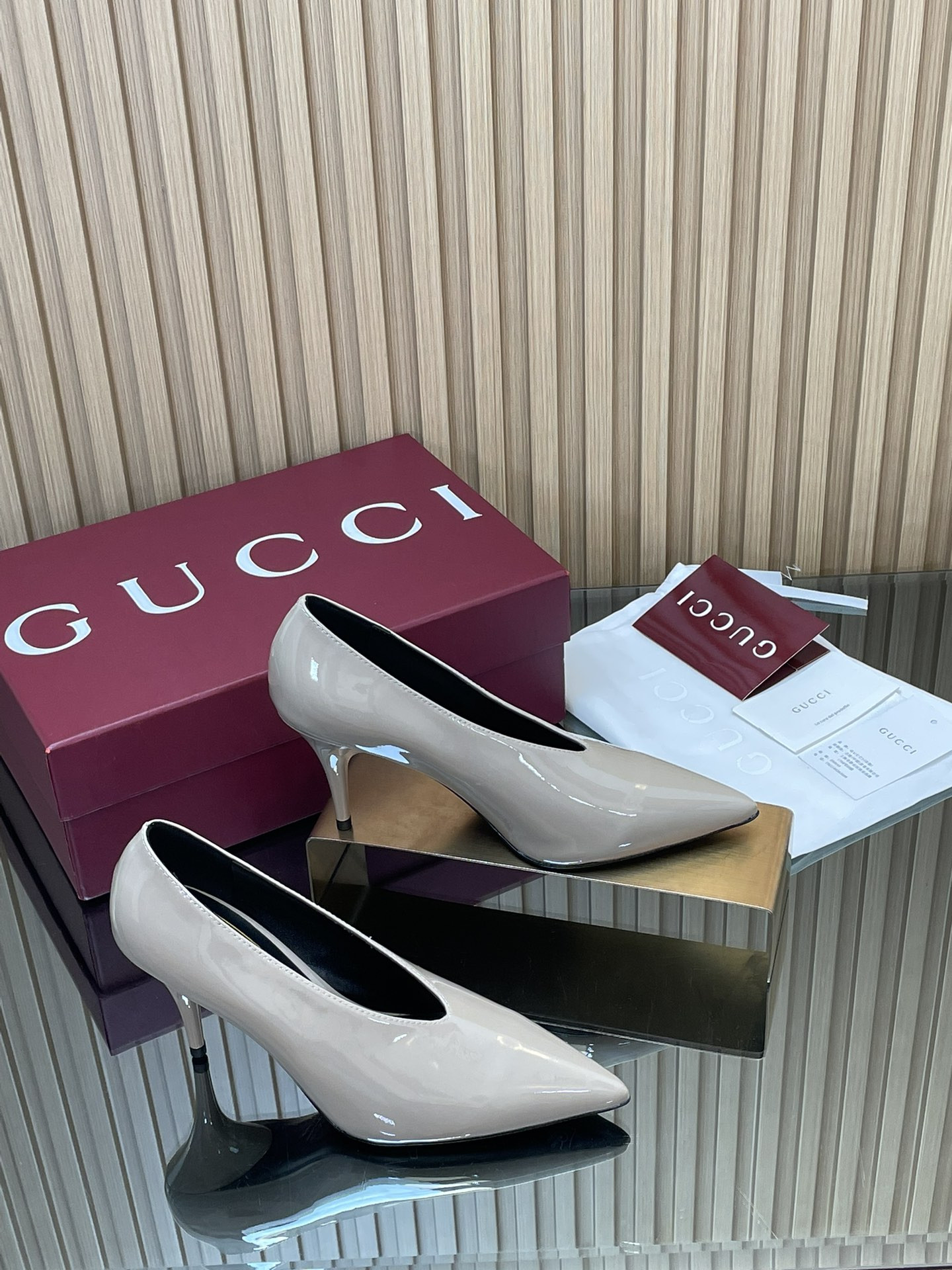 ua G*u*i 97 heeled pump