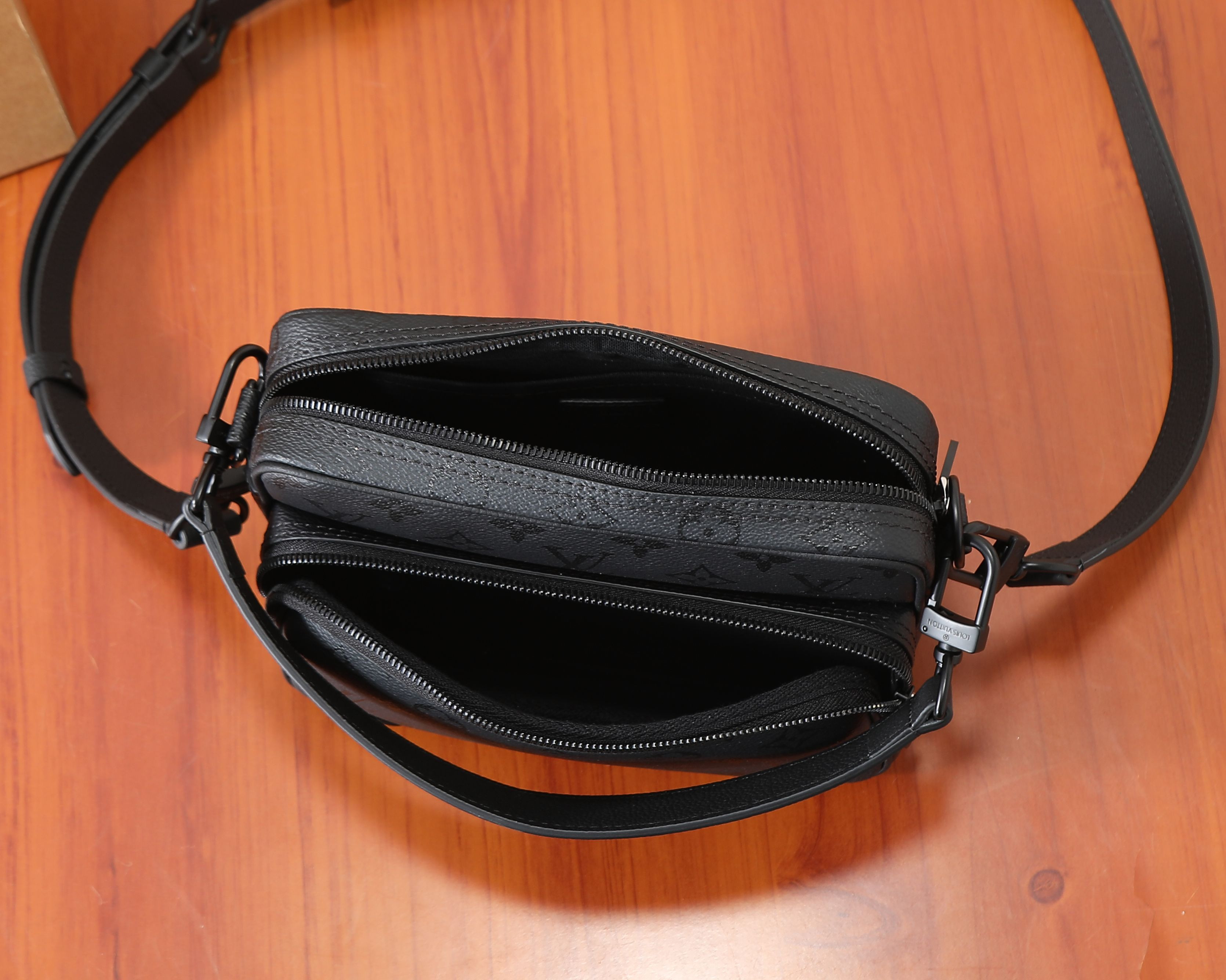 LV NIL Handbag M26783 17.5x11x25cm