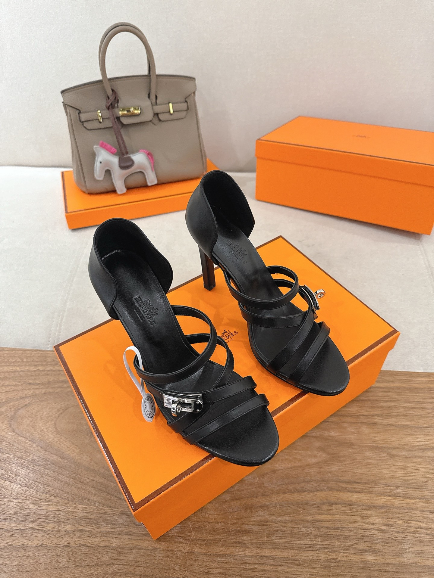 ua H**mes lipstick 105 sandal