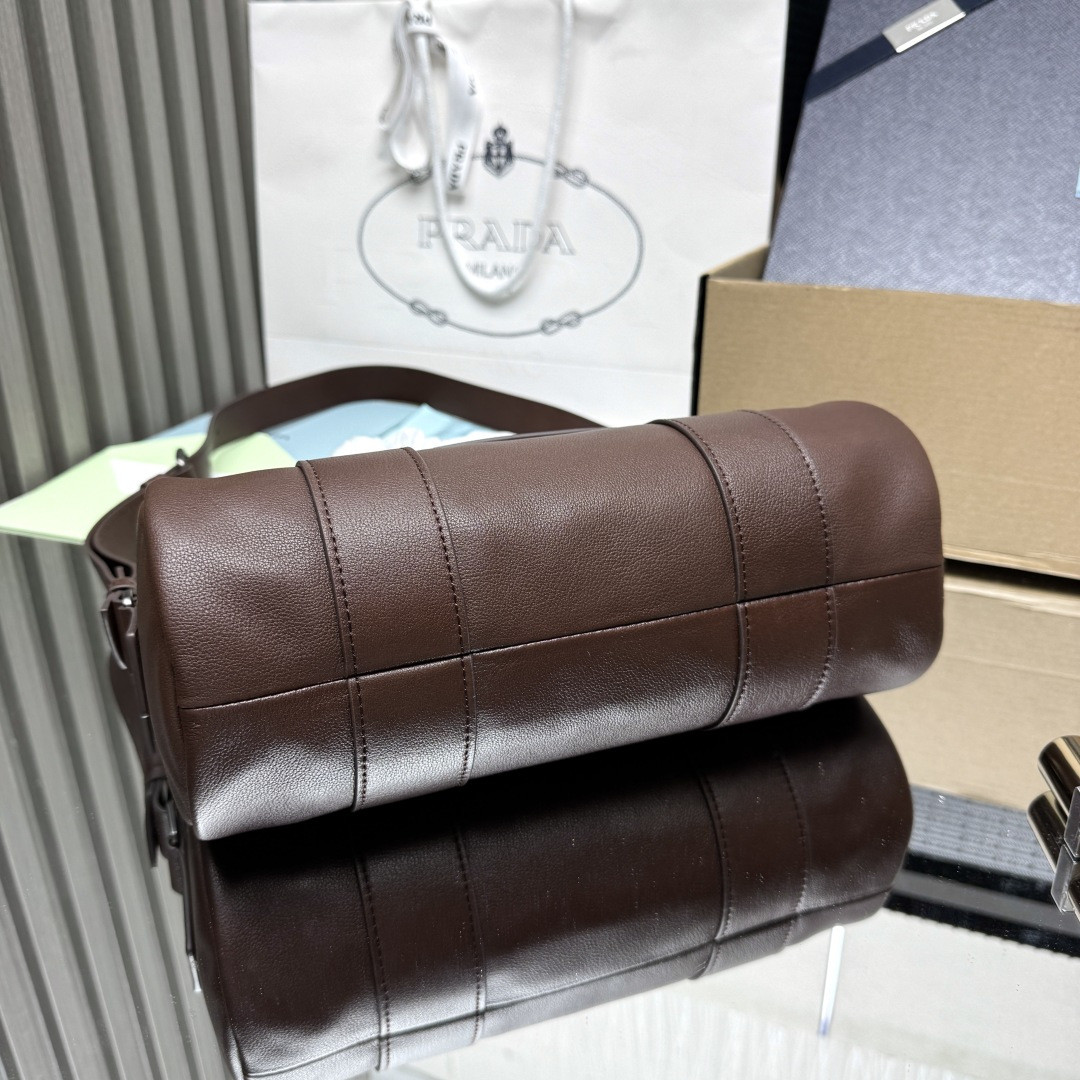 Pra*a route medium leather top handle bag 12x29x12cm