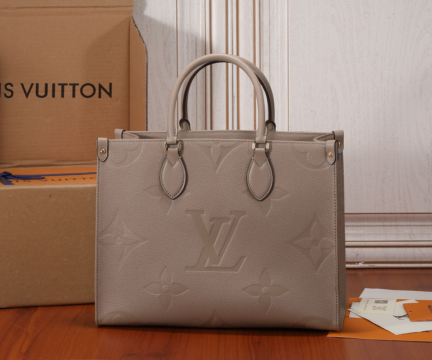 LV Onthego MM Tote Bag M45607 35 x 27 x 14 cm
