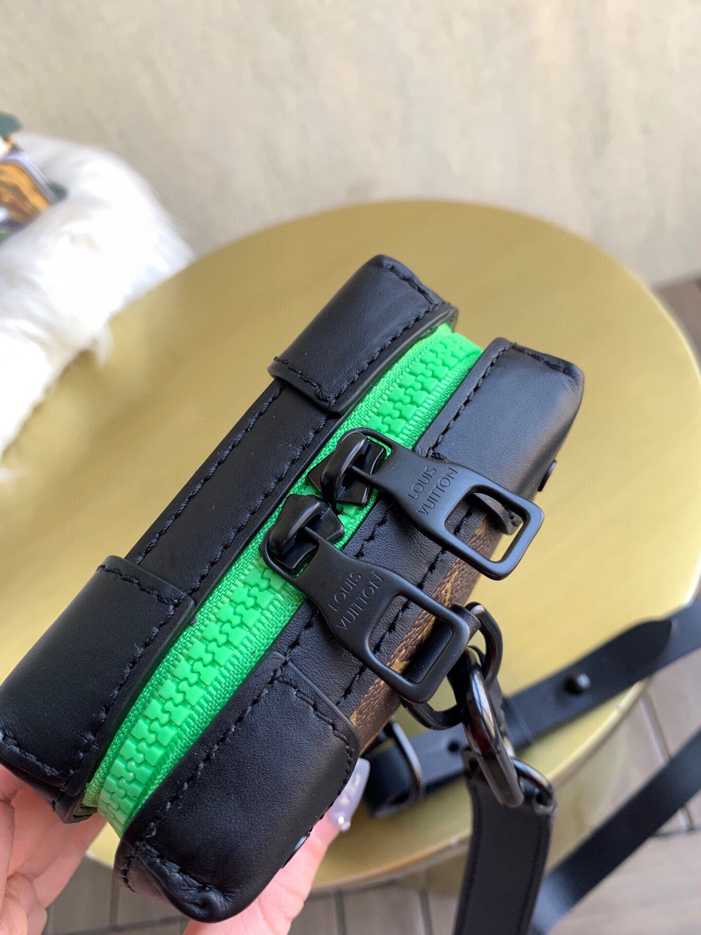 LV VERTICAL SOFT TRUNK M80144