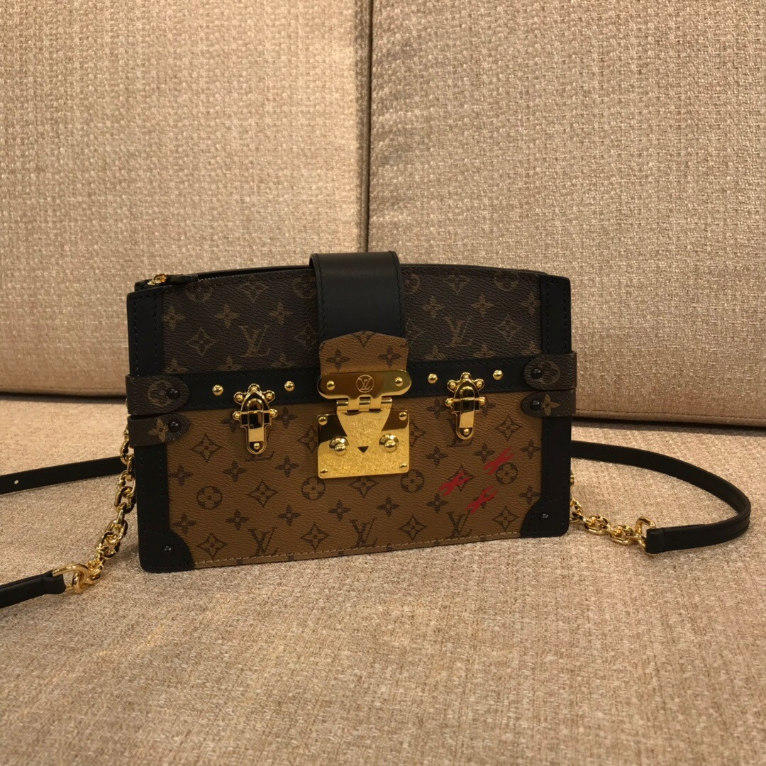 LV TRUNK CLUTCH M43596